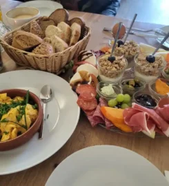 Mala Cafe Bistro Weinbar